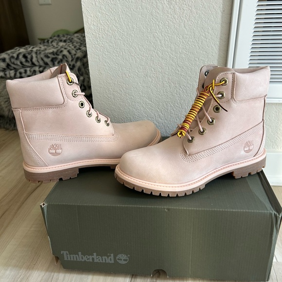 NEW IN BOX! Timberland Pink Nubuck Waterproof, Insulated Boots - Picture 4 of 9